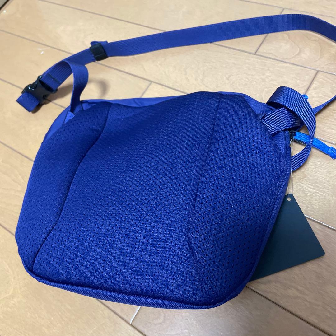 ARC'TERYX ネイビー ショルダーバッグ
