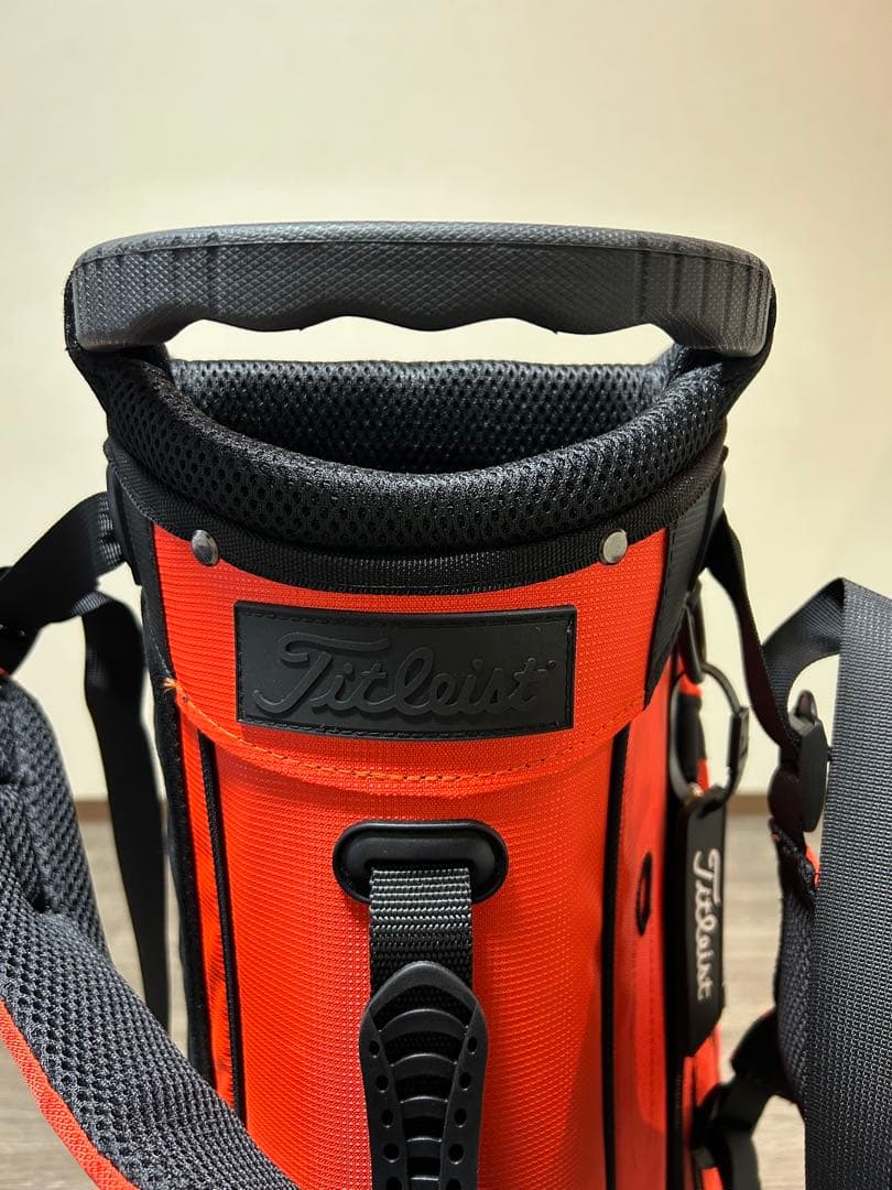 鮮やかなオレンジとブラックのコントラストが美しい！スタンド式