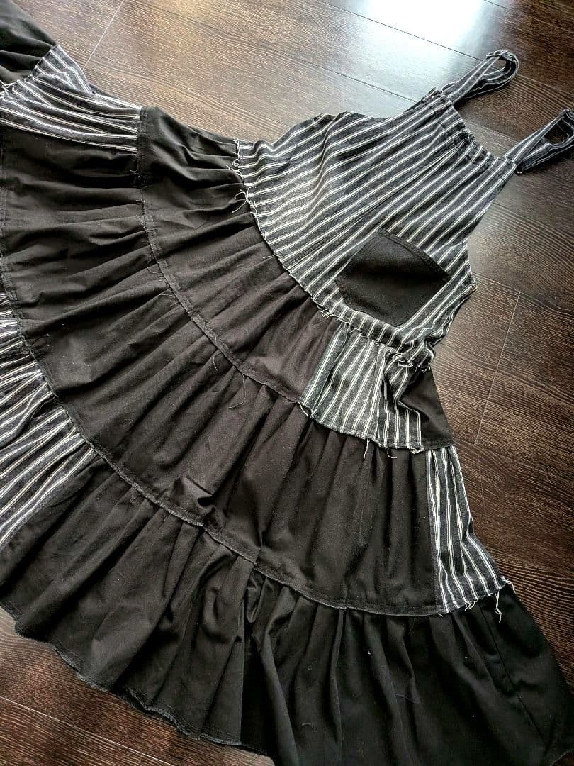 ★ブラック×ストライプ MIX ふんわりティアードサロペスカート★