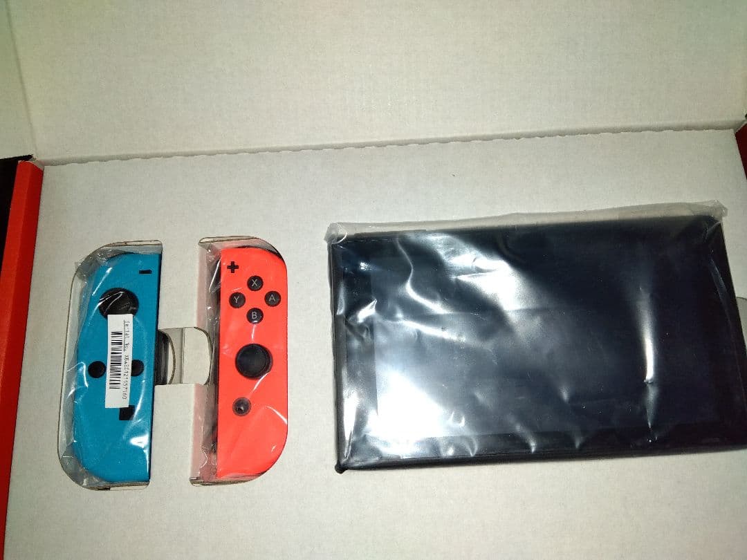 Nintendo Switch 本体　（ケース付き　最後の画像参照）