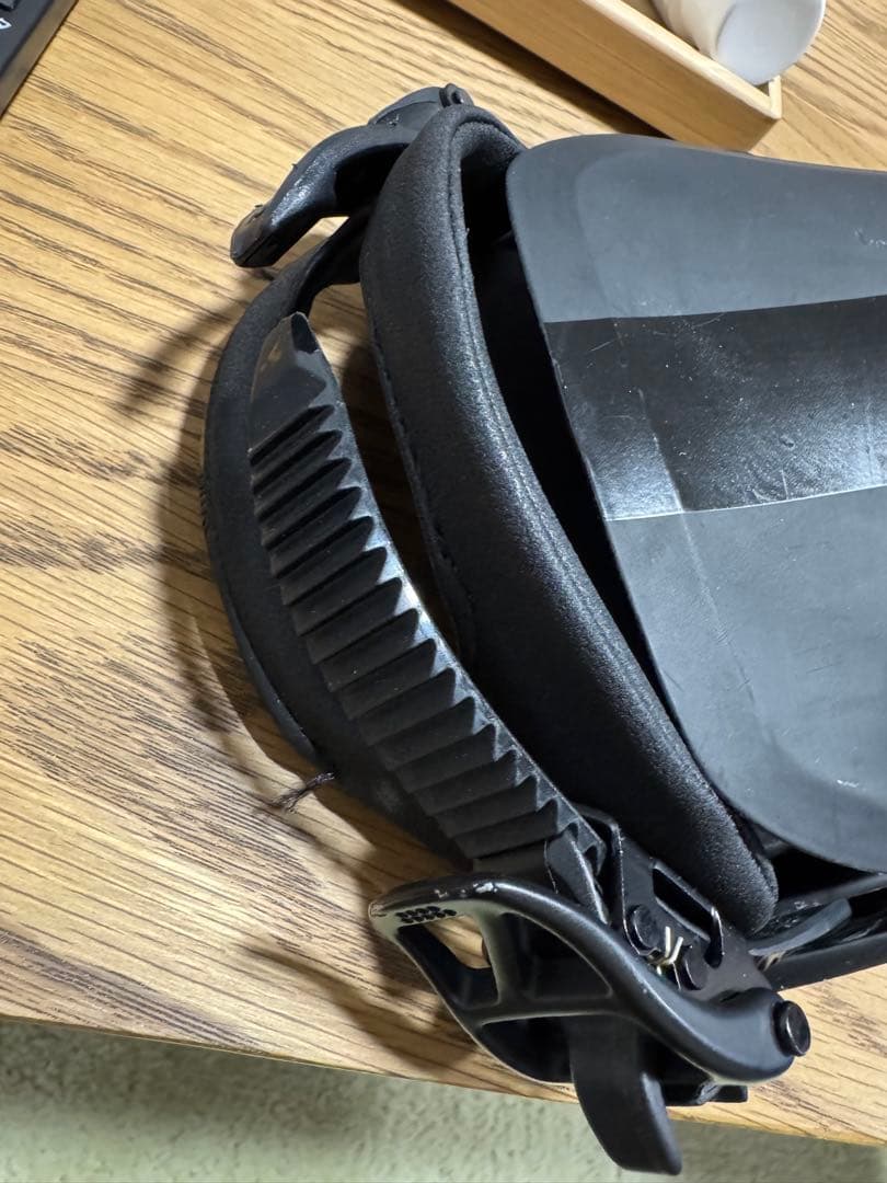 ONE ブラック スノーボードビンディング L