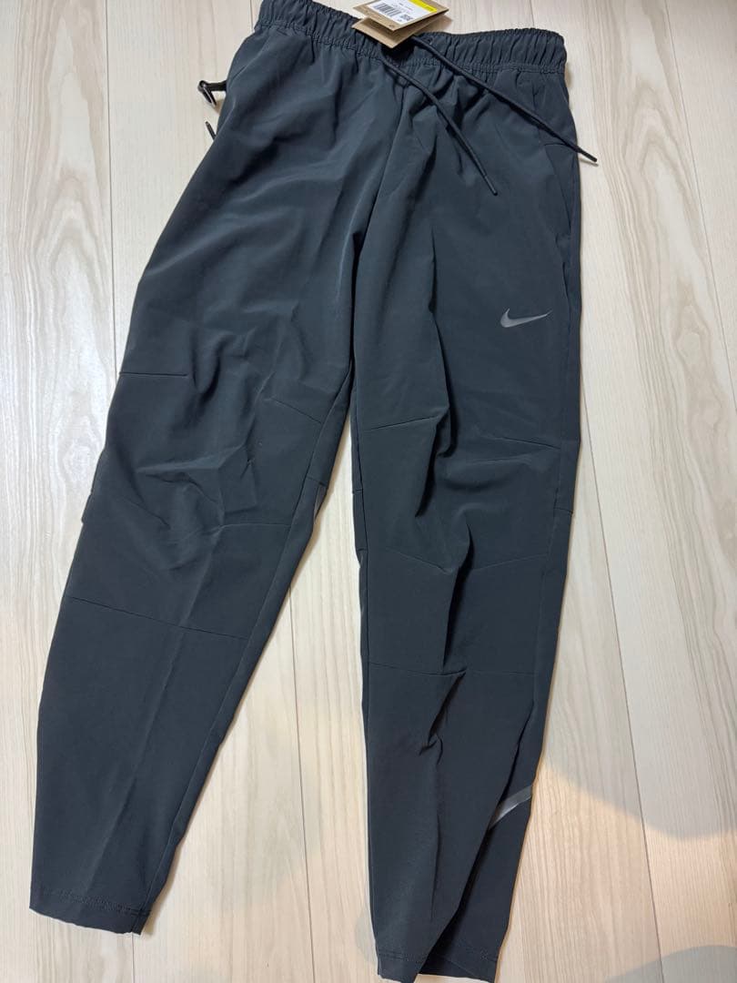 新品未使用品　ナイキアンリミテッド　ランニングウェア