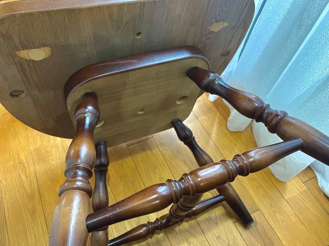 ダークブラウン 木製アームチェア ①