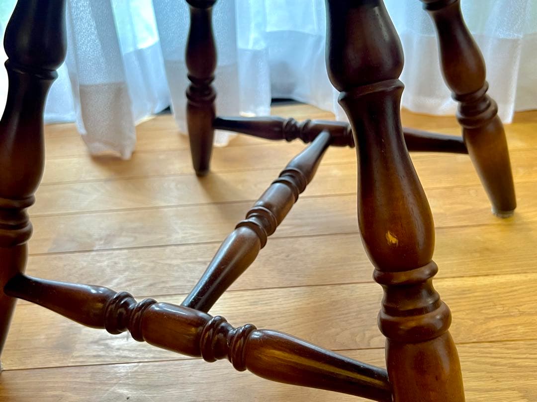 ダークブラウン 木製アームチェア ①