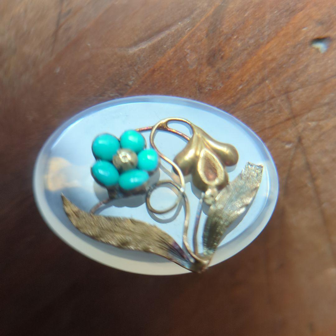 アンティーク】ホワイトカルセドニーとトルコ石の勿忘草ブローチ