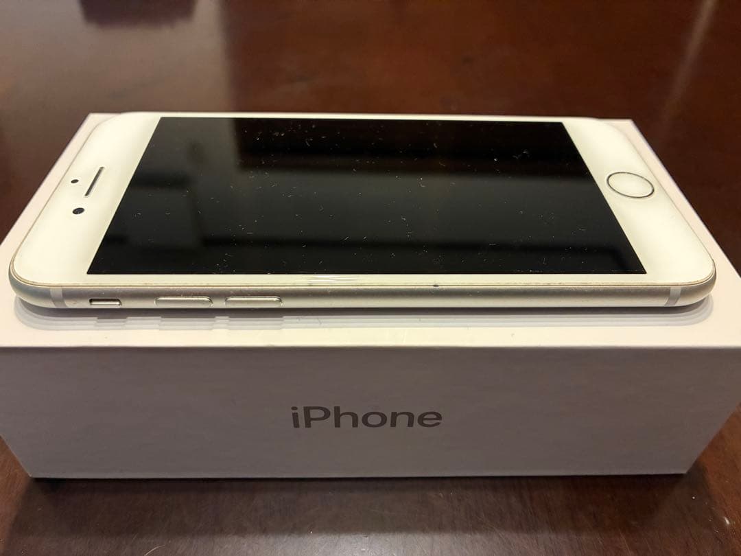 iPhone 8 64GB シルバー 本体　社外バッテリー