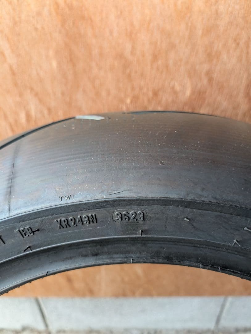 ピレリ スーパーコルサv4 sc2 200/55 リア タイヤ