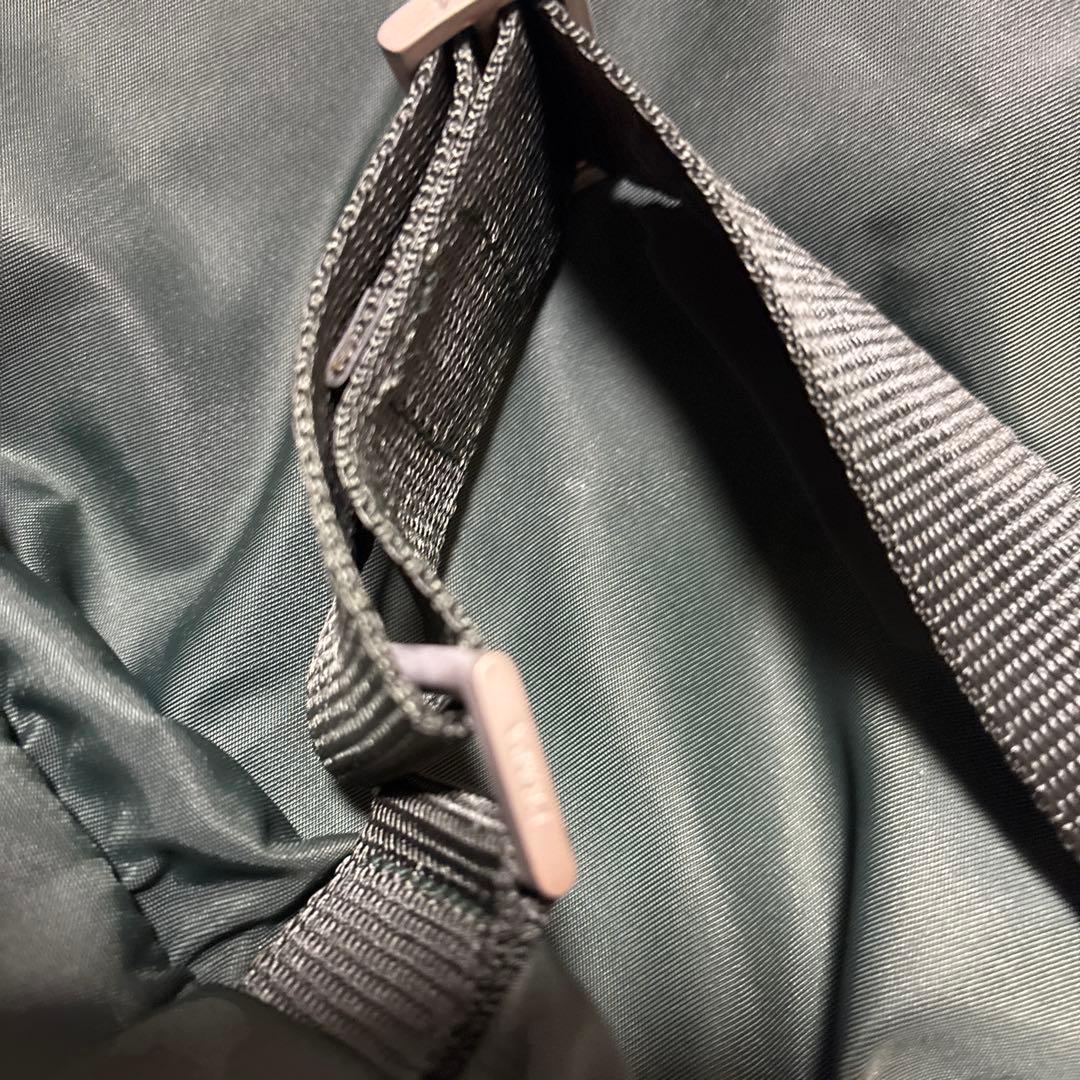 美品☆PRADA プラダ　ナイロン製　ダークグリーン 色　バックパック・リュク