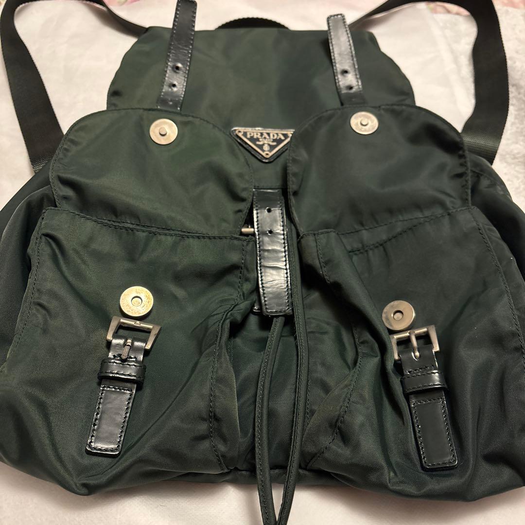 美品☆PRADA プラダ　ナイロン製　ダークグリーン 色　バックパック・リュク