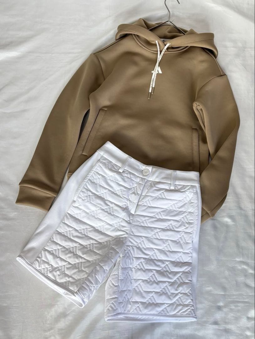 未使用adidasゴルフ　ダンボールフーディー　キルティングハーフパンツ　セット