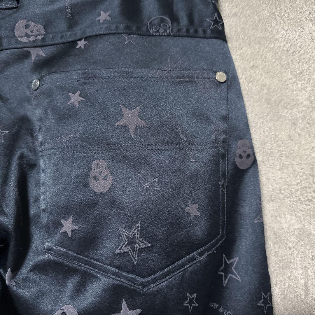 MARK & LONA マークアンドロナ 総柄プリント ゴルフパンツ ブラック系