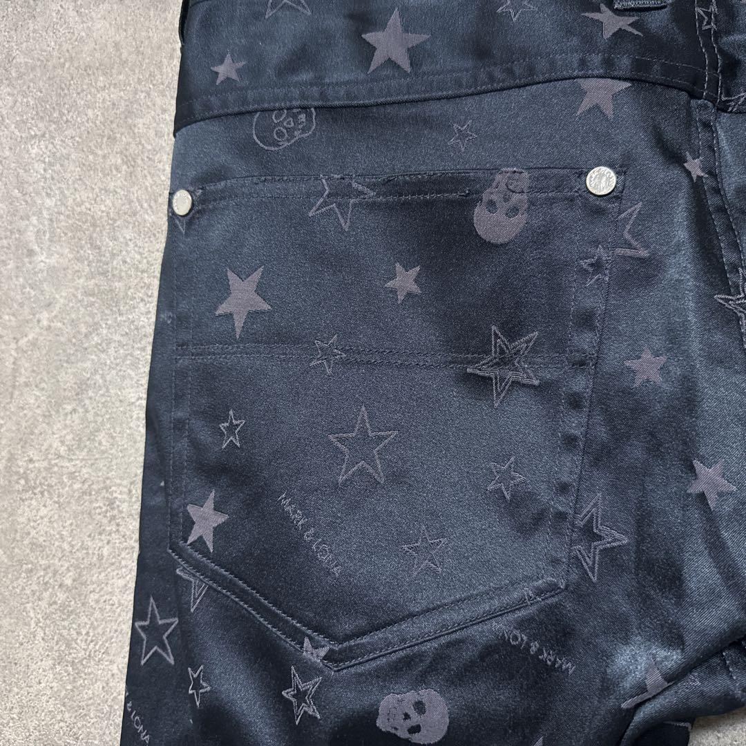 MARK & LONA マークアンドロナ 総柄プリント ゴルフパンツ ブラック系