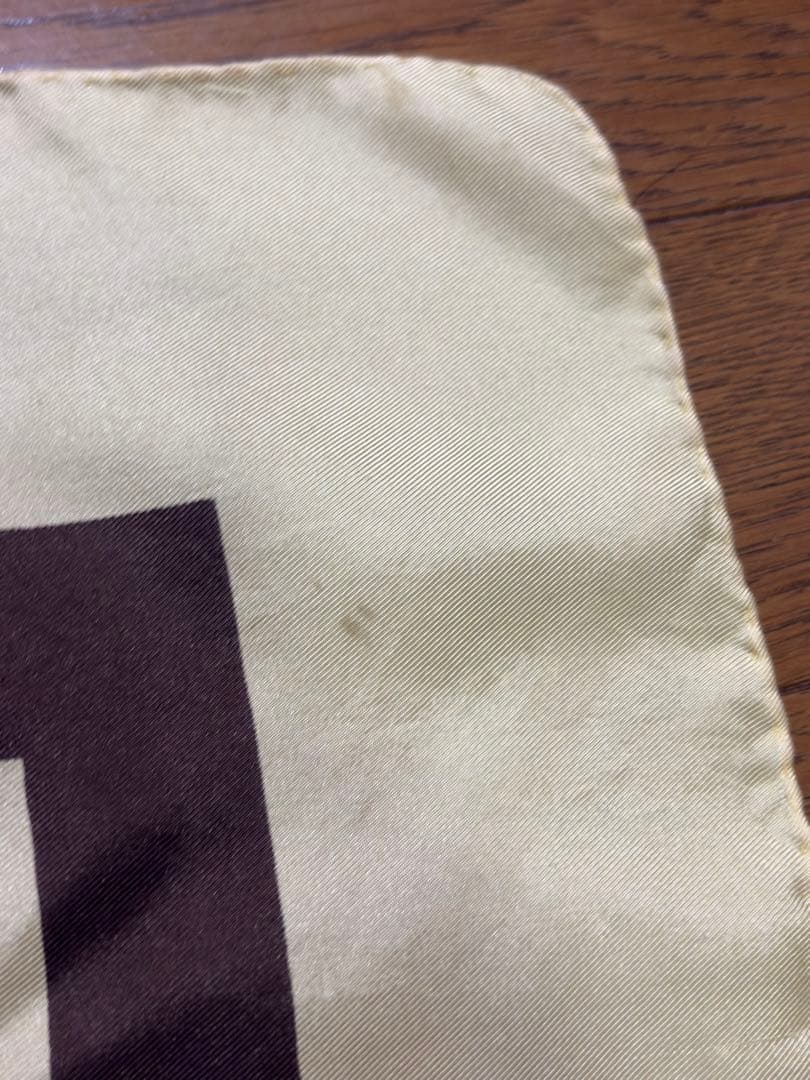 ルイ・ヴィトン シルクスカーフ 76cm lv スカーフ　ハンカチ　ブランド