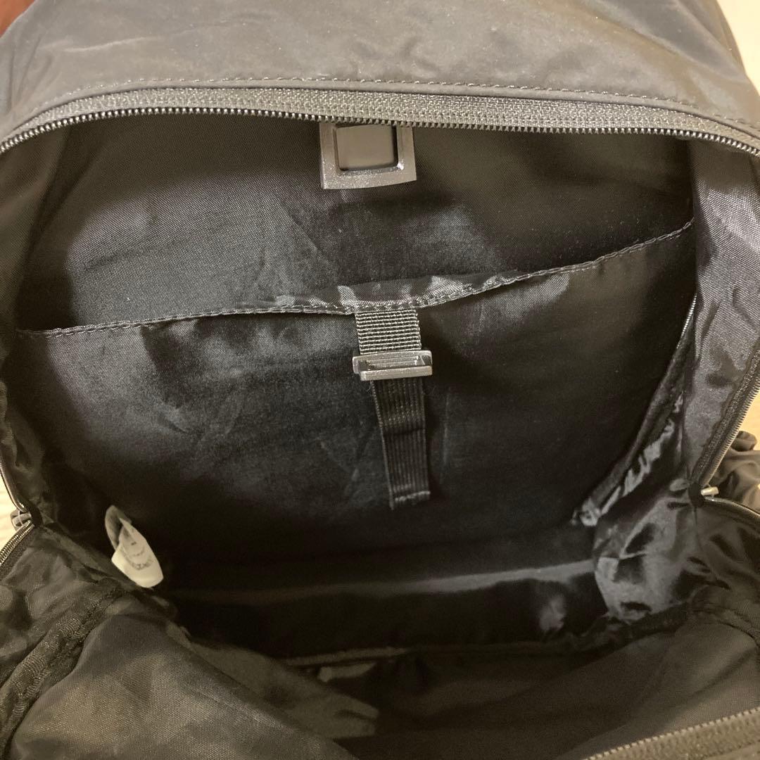 【美品】emmi エミ eco 撥水ギャザーボディーバックパック ブラック 黒