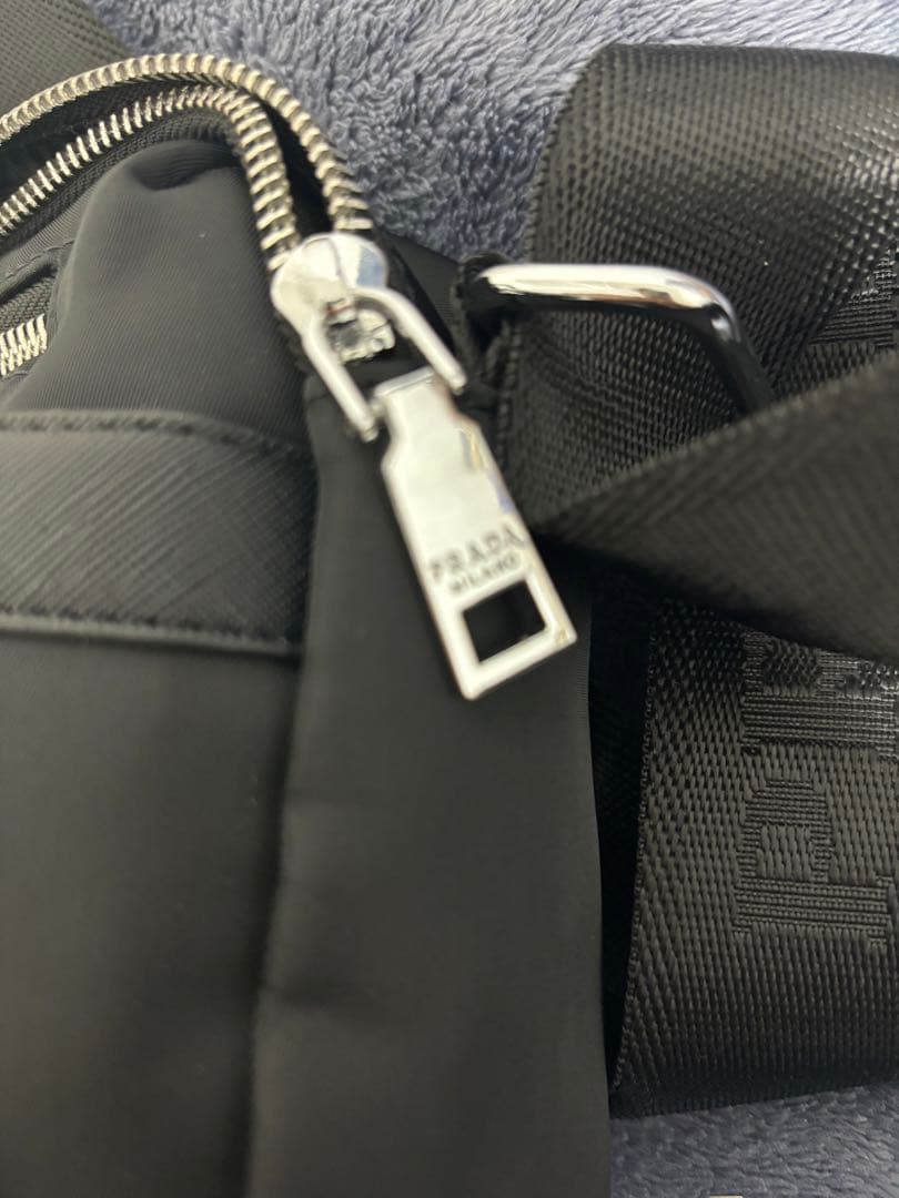 早い者勝ち！PRADA ブラック ショルダーバッグ　メッセンジャーバッグ