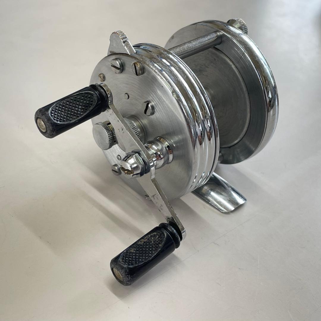 リール RECORD 2300 MODELL C