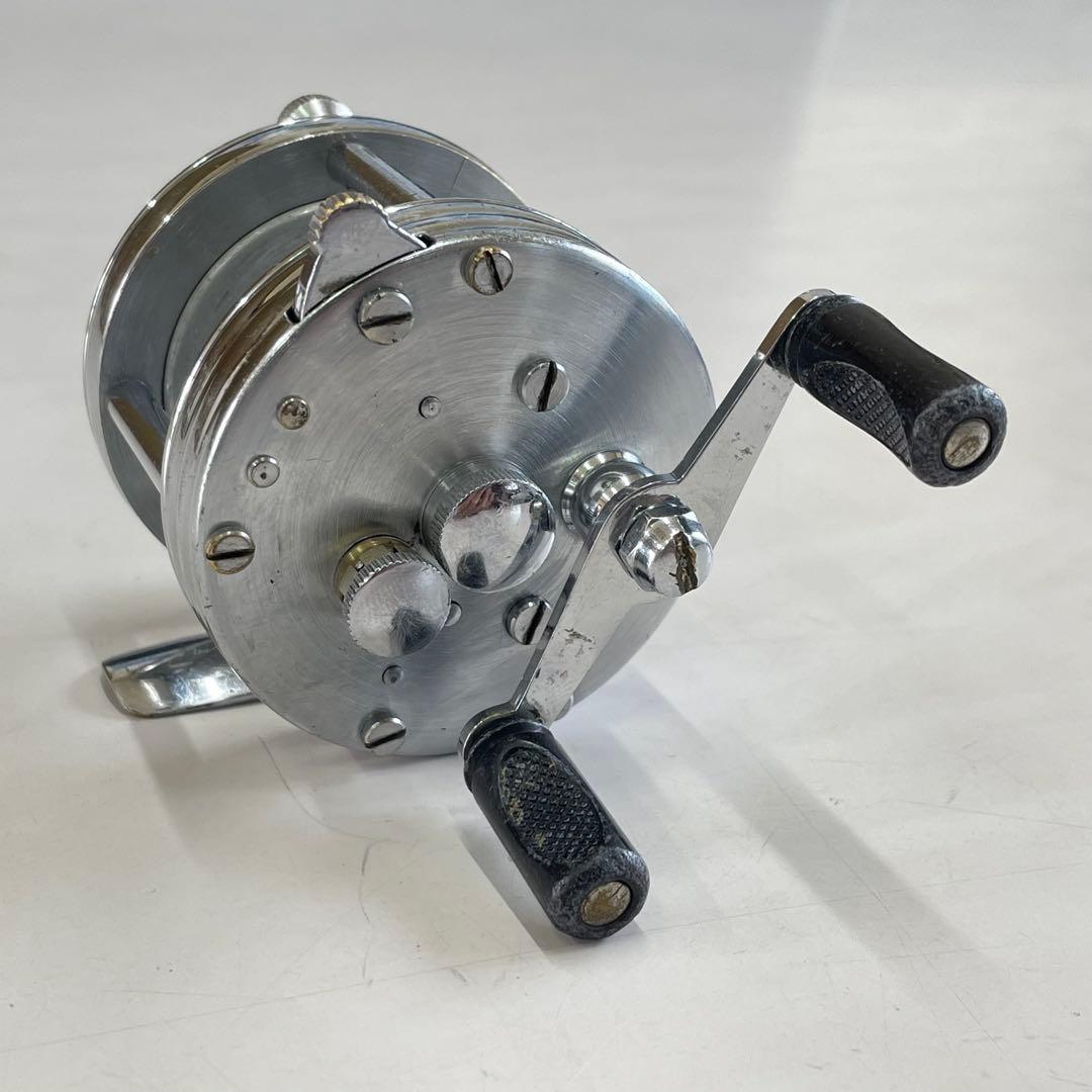 リール RECORD 2300 MODELL C