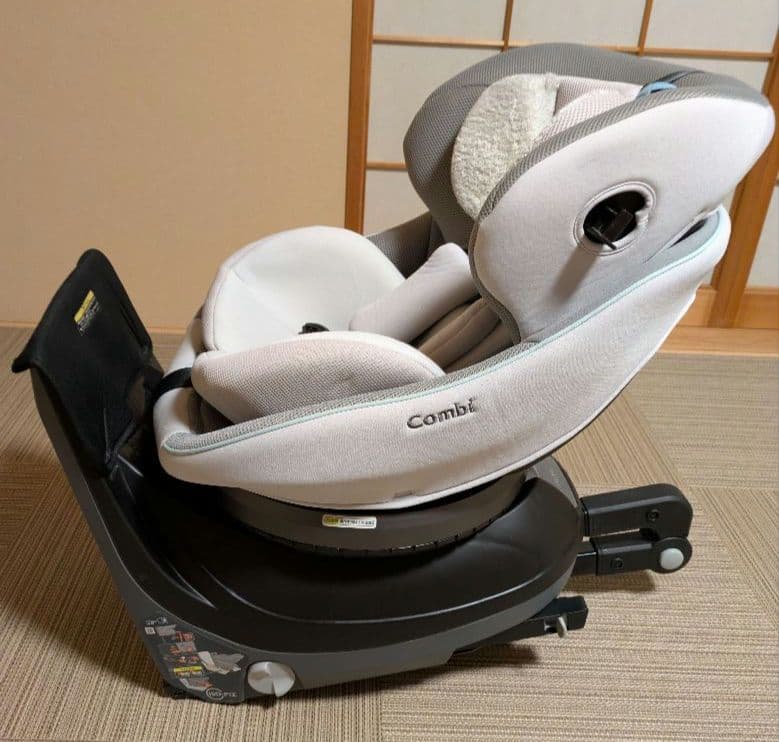 Taka0286お値下げ Combi 回転式チャイルドシート CG-UIG