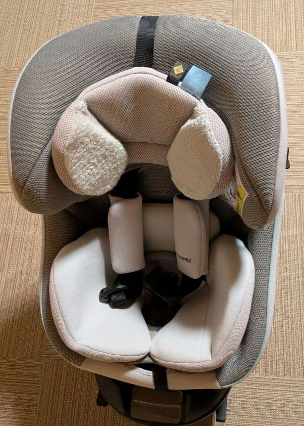 Taka0286お値下げ Combi 回転式チャイルドシート CG-UIG