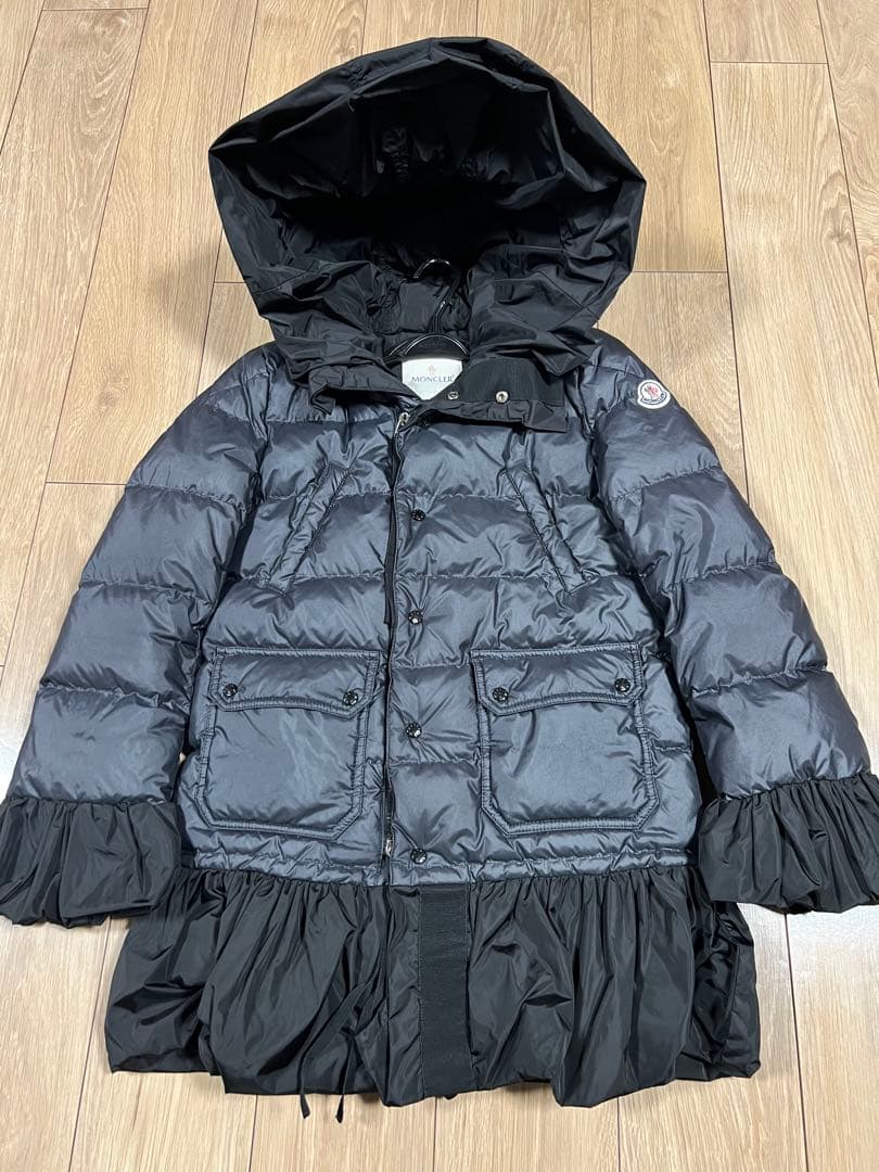 MONCLER フリル付きダウンジャケット - メルカリ