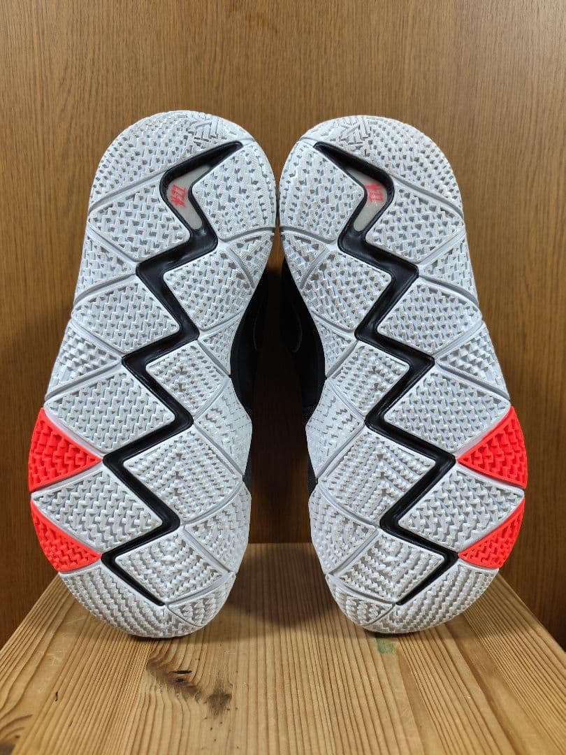 Nike Kyrie 4 Think 16 ナイキ　カイリー4