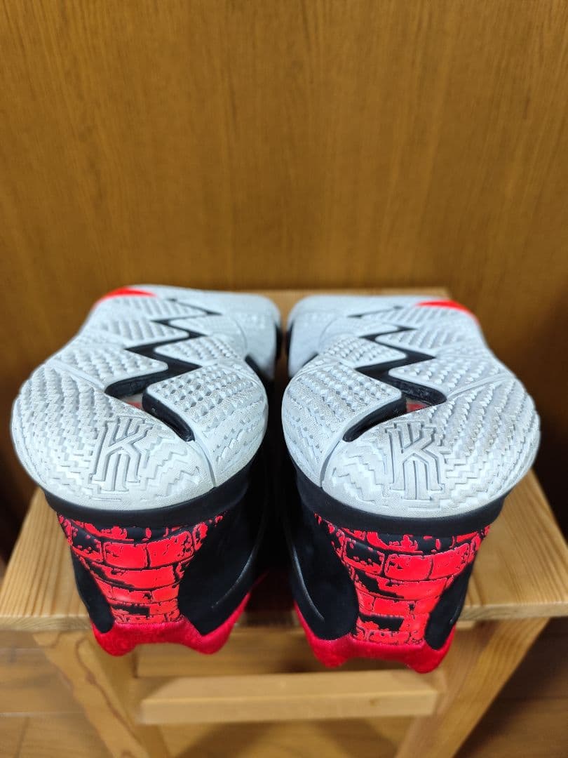 Nike Kyrie 4 Think 16 ナイキ　カイリー4