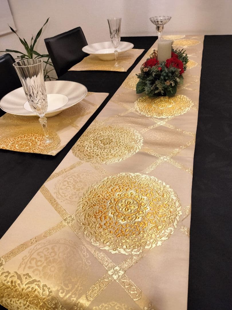 ココA654豪華刺繍‼️テーブルランナー1枚ランチョンマット2枚セット