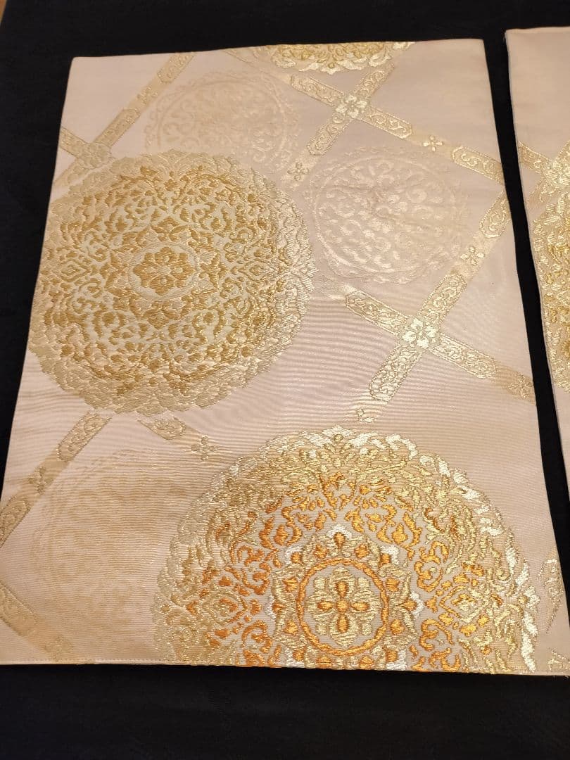 ココA654豪華刺繍‼️テーブルランナー1枚ランチョンマット2枚セット