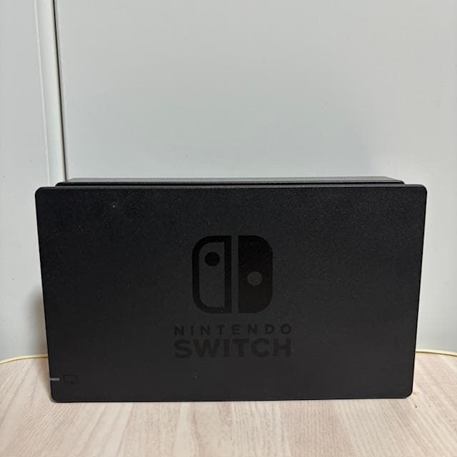★ジョイコンハンドルつき！『Nintendo Switch』本体（動作確認済み）