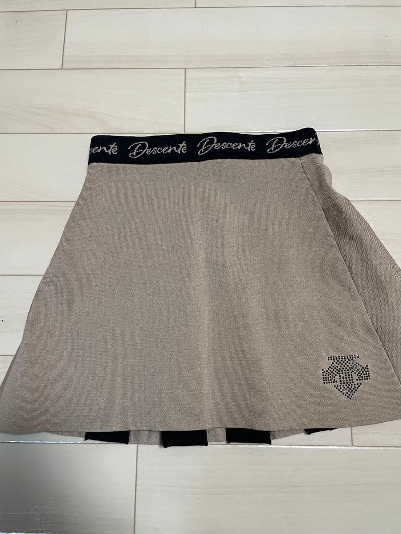 デサントゴルフ　リュクス　バックプリーツニットスカート　DESCENTEGOLF
