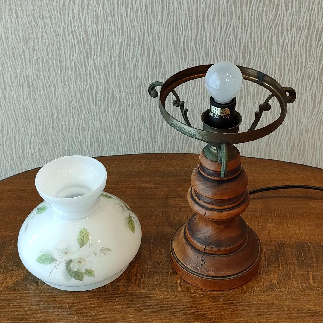 アンティークランプ　花柄　ガラスシェード　木製ベース