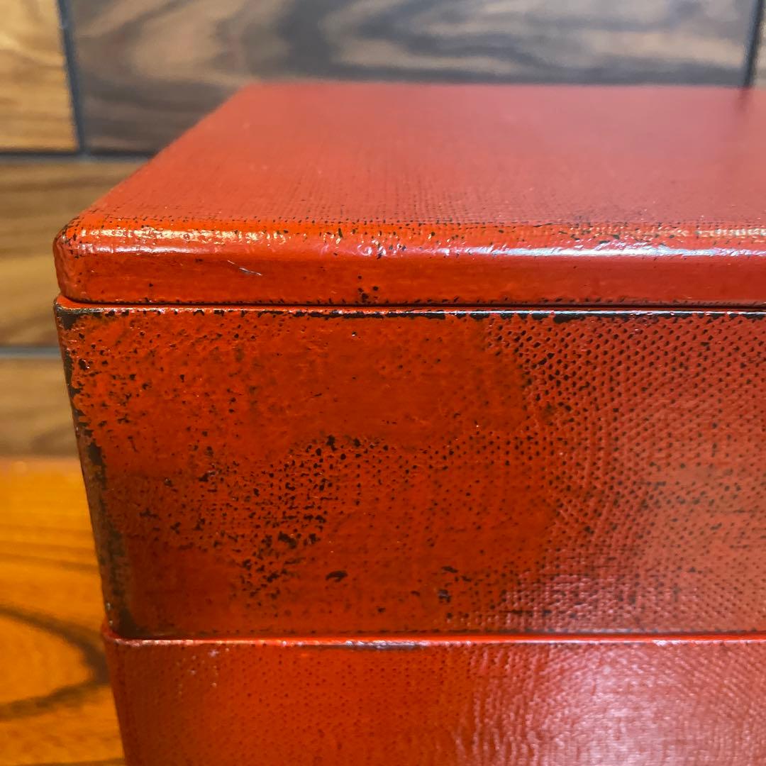 漆塗り3段重　布着せ　朱色　天然木　下地黒　上塗り朱色　正月やハレの日に