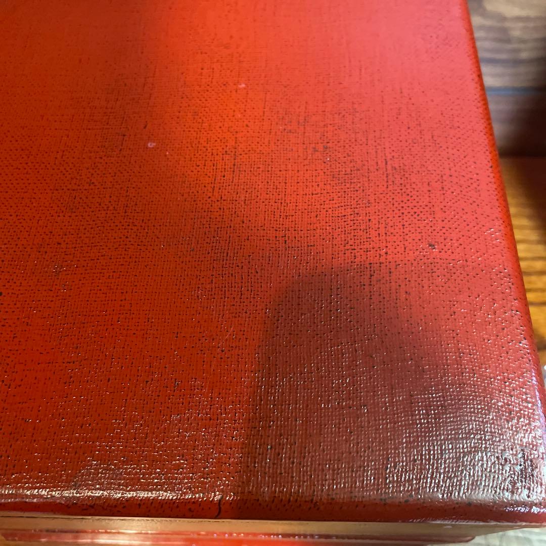 漆塗り3段重　布着せ　朱色　天然木　下地黒　上塗り朱色　正月やハレの日に