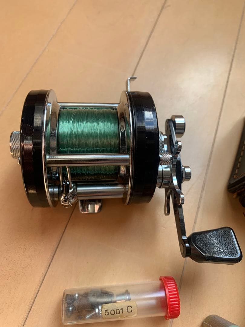 キ*ベ様 ABU5001C アンバサダー当時物　付属品有り 左巻ベイトリール 五