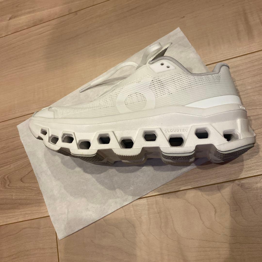 On Cloudmonster ホワイト スニーカー