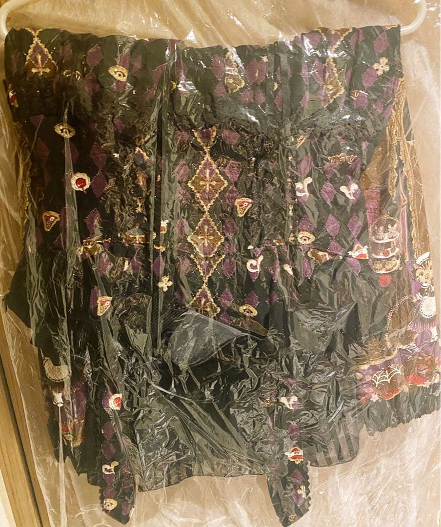 Alice and the Pirates ハロウィンアップルの奇妙な晩餐会柄