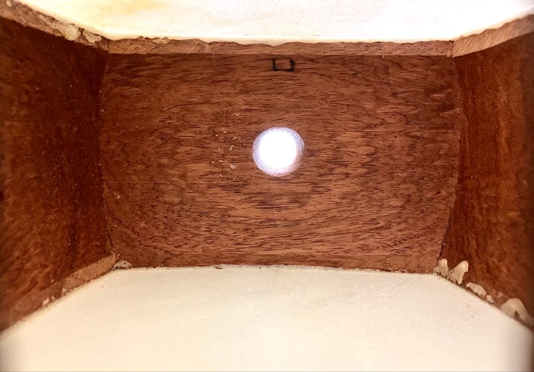 美品◆民謡三味線◆紅木 中棹 皮破れ無し 鼈甲撥／竹駒／替え弦／ケース付