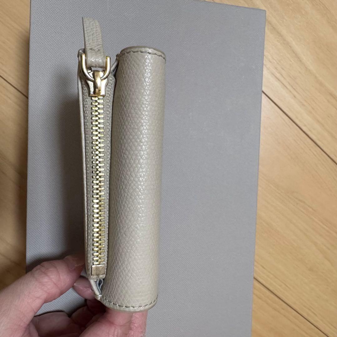 ホワイトレザー 三つ折り財布　カフネ　cafune