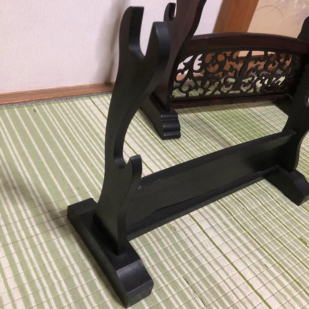 刀台　刀掛け　台座　飾り台　木製　刀立て　刀置き　模造刀置き　水牛の角置　唐木風