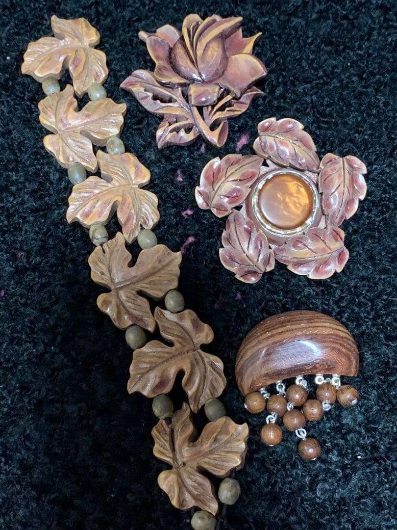昭和レトロ 木製ブローチ.ブレスレット 3 - メルカリ