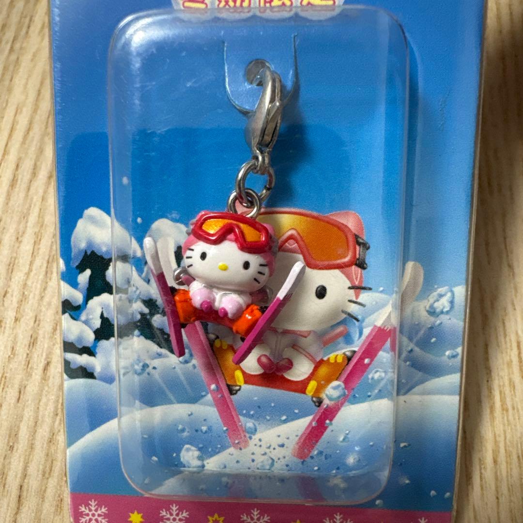 ハローキティ　冬季限定　スキー　スノボ　ファスナーマスコット3個セット　新品