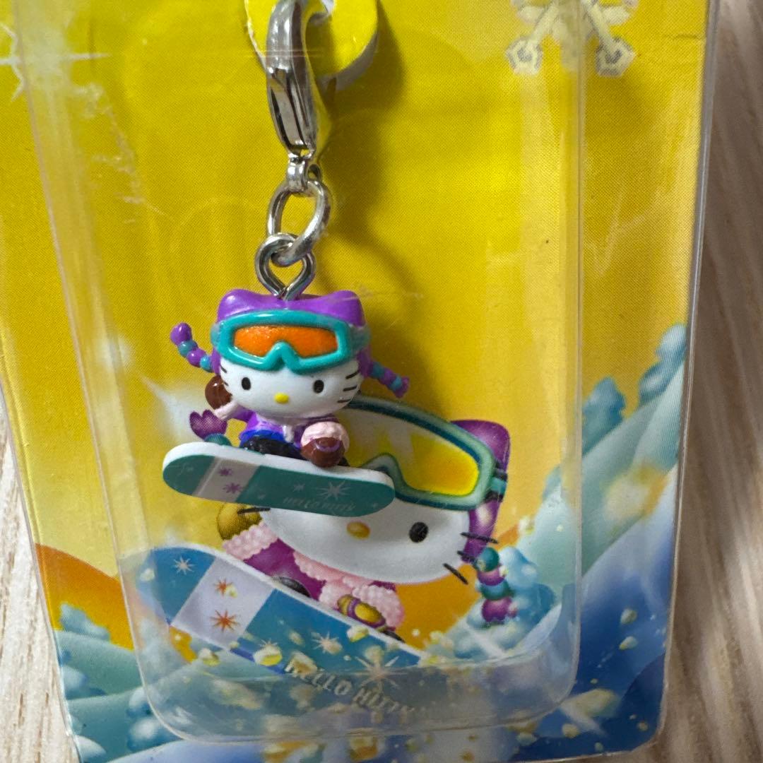 ハローキティ　冬季限定　スキー　スノボ　ファスナーマスコット3個セット　新品