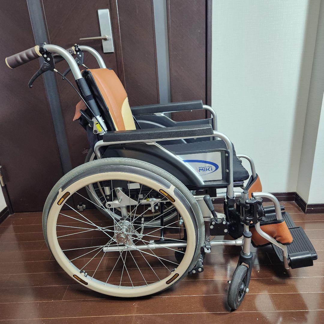 【送料無料】Miki　とまっティシリーズ　車椅子　SKT-400B