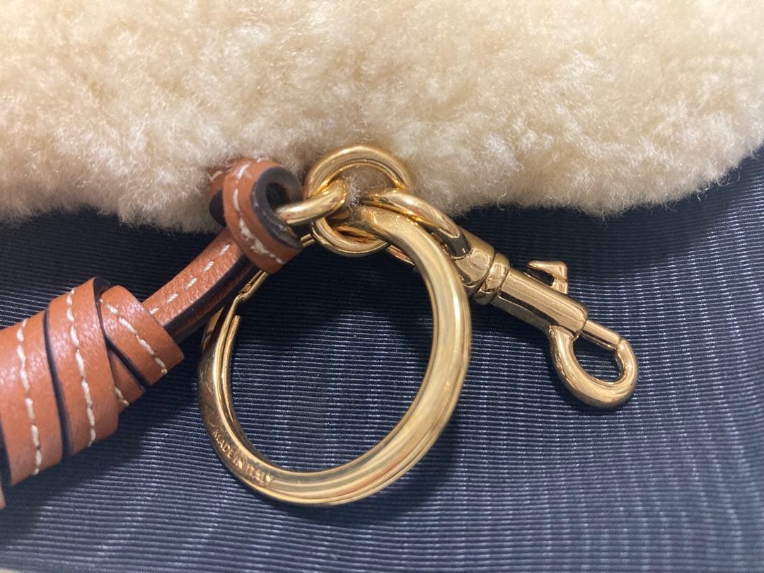 週末限定価格 セリーヌ トリオンフ ポンポンチャーム 犬 ストラップ