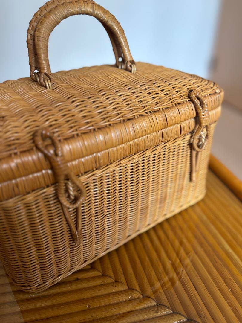 【値下げ中！】アンティーク　ラタン製 蓋付きバスケット