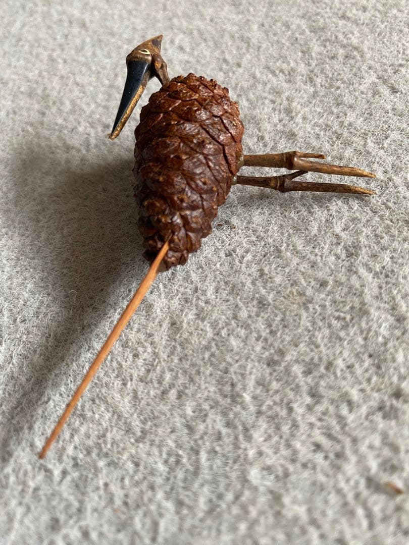 昭和レトロ】松ぼっくり・木製／鳥の置物 - メルカリ