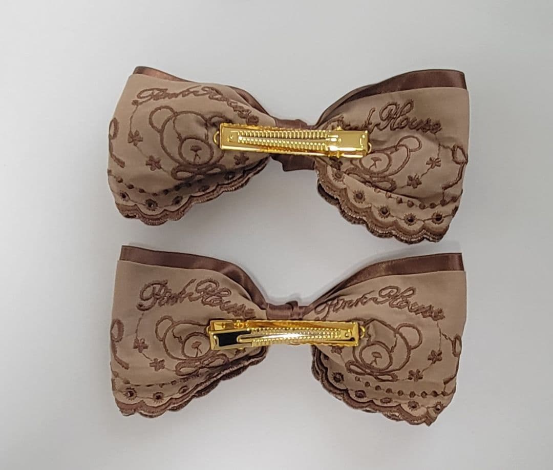 美品　ピンクハウス×青木美沙子コラボ　くま刺繍 リボンヘアクリップ　ブラウン