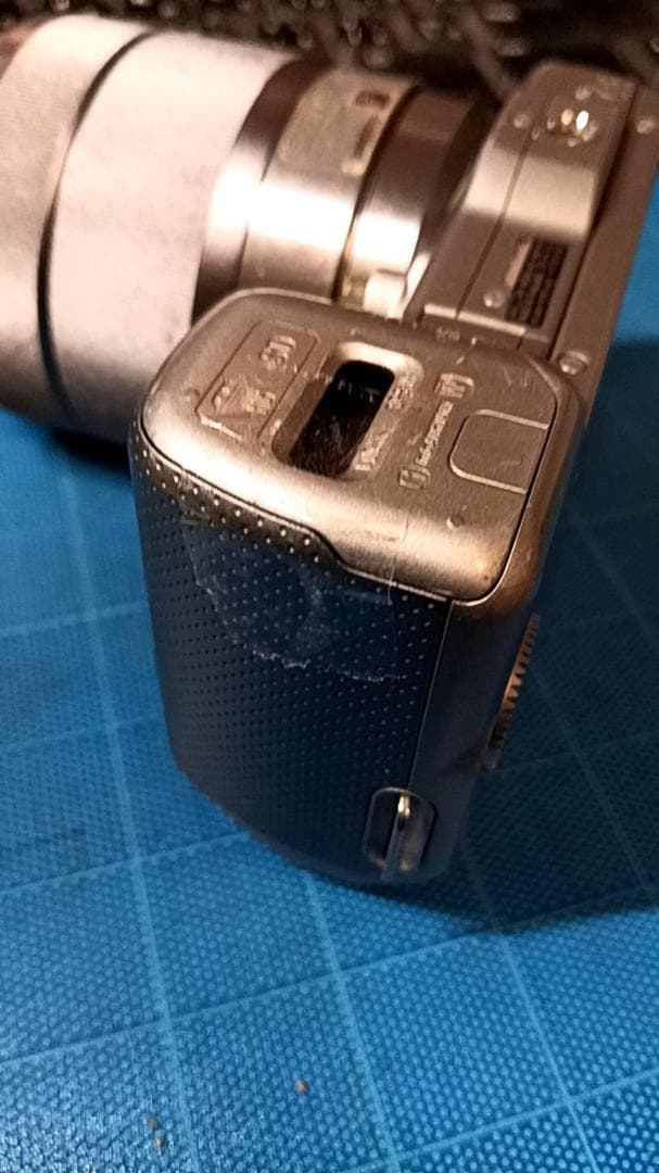 まだまだ使える！。SONY ミラーレス一眼カメラ シルバー