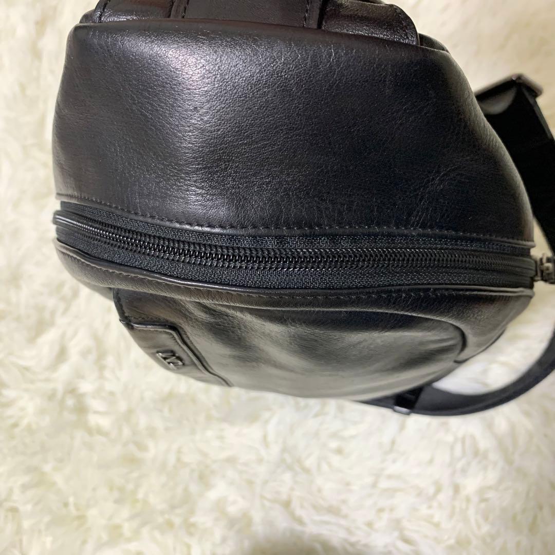 TUMI トゥミ ムラーノ Centro スリング ボディバッグ レザー 黒