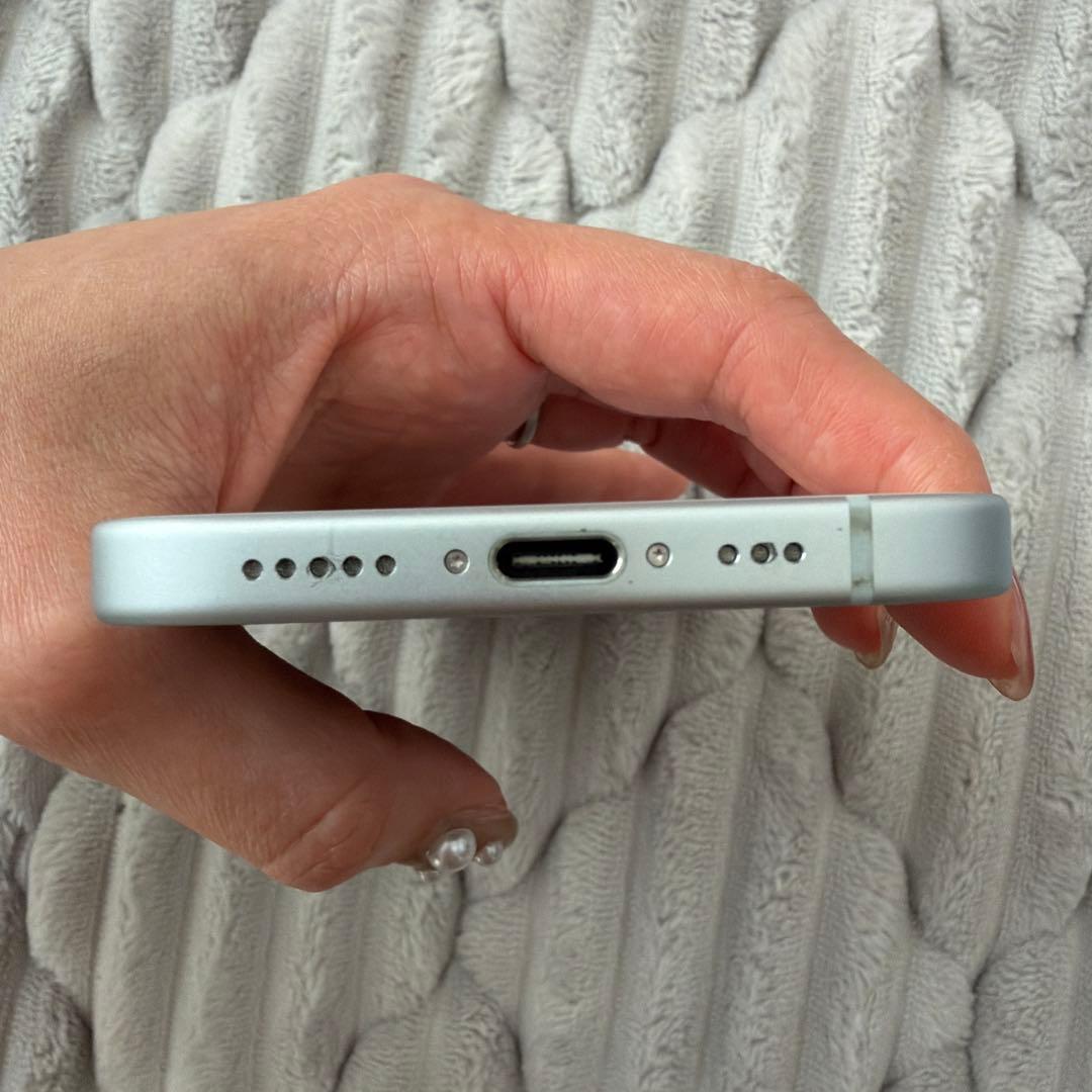 【美品】Apple iPhone15 256GB 本体 ブルー